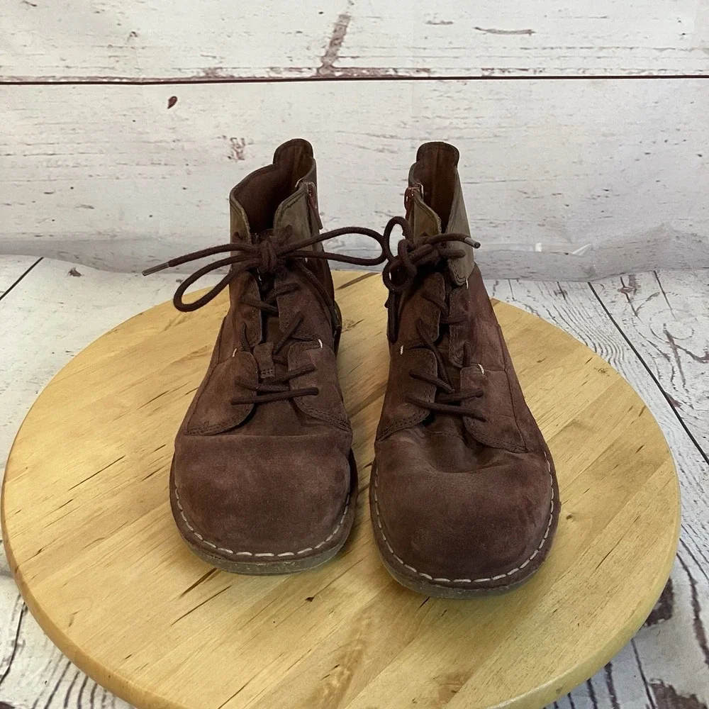 Clarks‎ Boots Womens Sz 7 Tamitha Key brown suede and leather lace-up ankle
